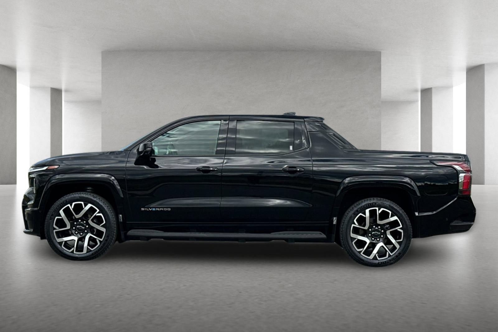 Used 2024 Chevrolet Silverado EV RST image 7