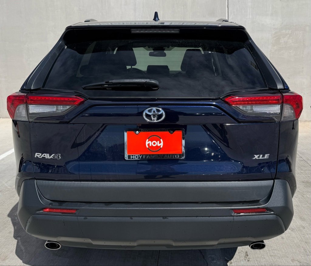Used 2021 Toyota RAV4 XLE Premium image 4