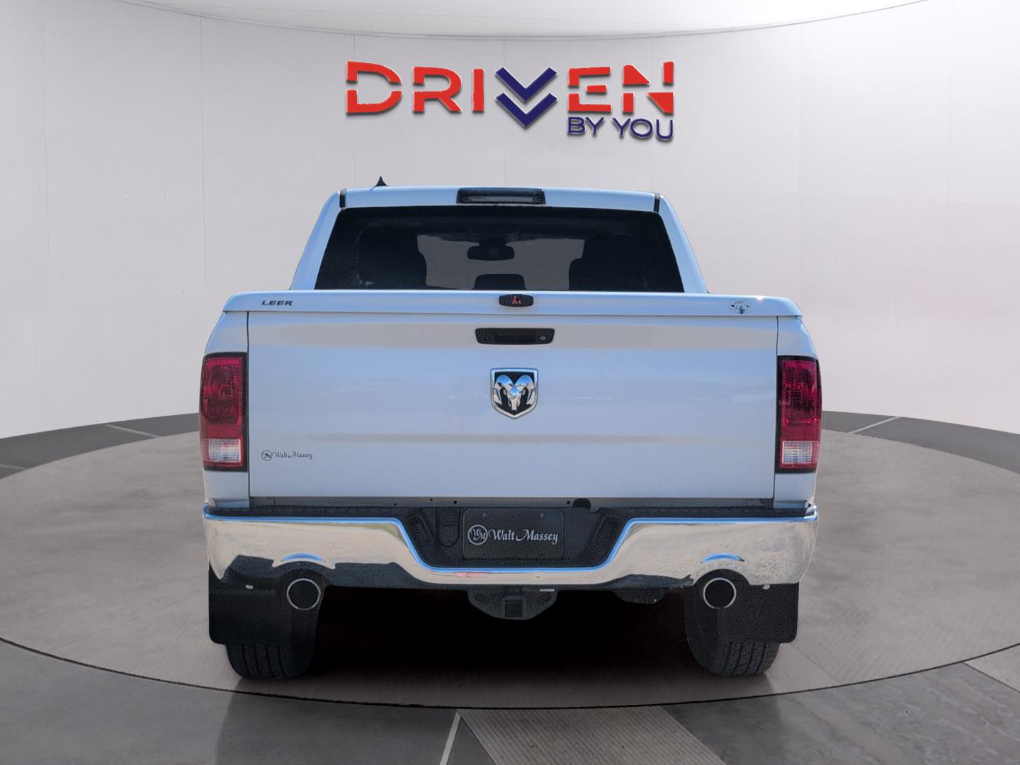 Used 2018 RAM 1500 SLT image 4