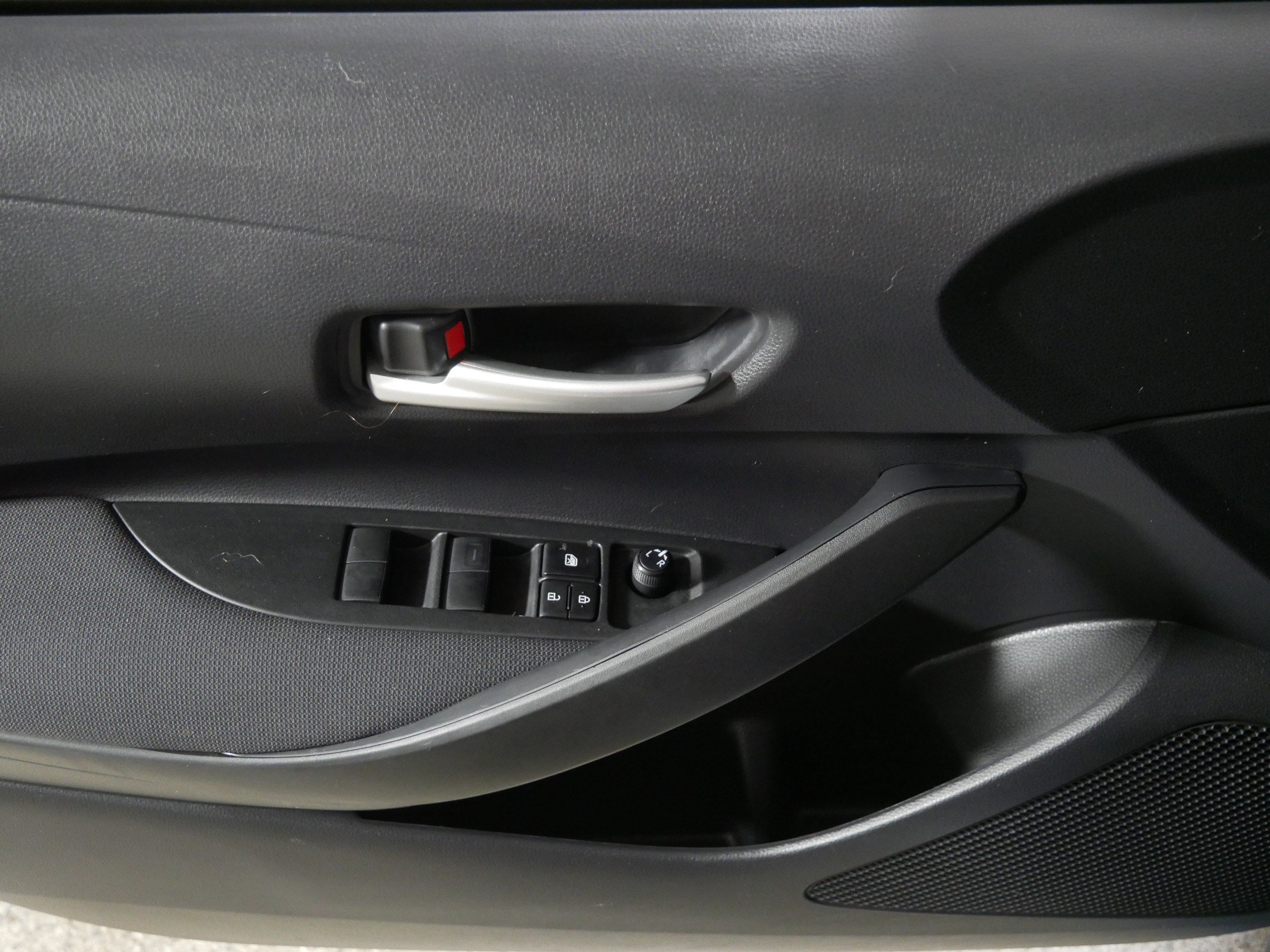 Used 2021 Toyota Corolla LE FWD image 19