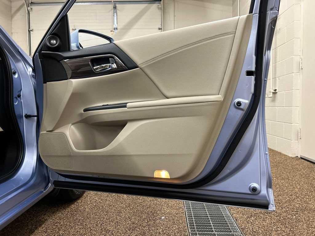 Used 2017 Honda Accord EX-L image 16
