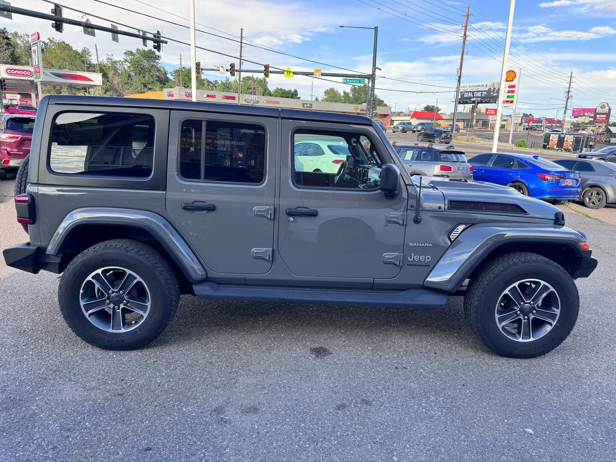Used 2023 Jeep Wrangler Unlimited Sahara AWD/4WD image 9