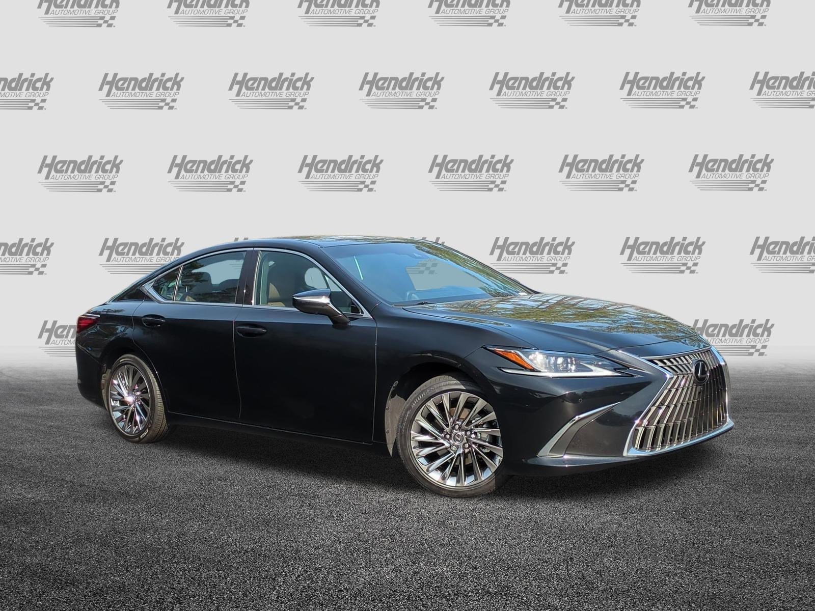 Used 2024 Lexus ES 300h w/ Technology Package image 2