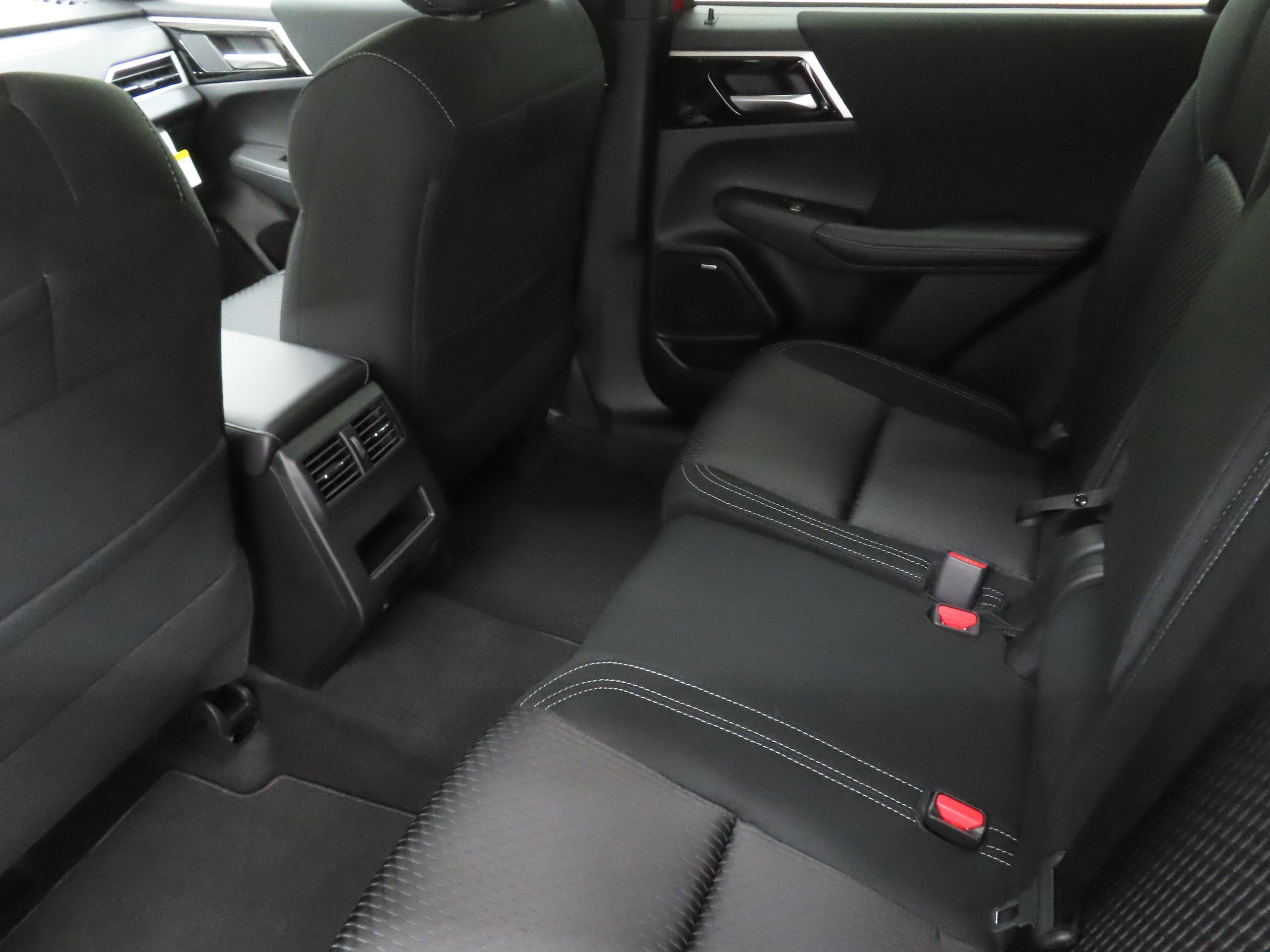 New 2026 Mitsubishi Outlander ES FWD image 22