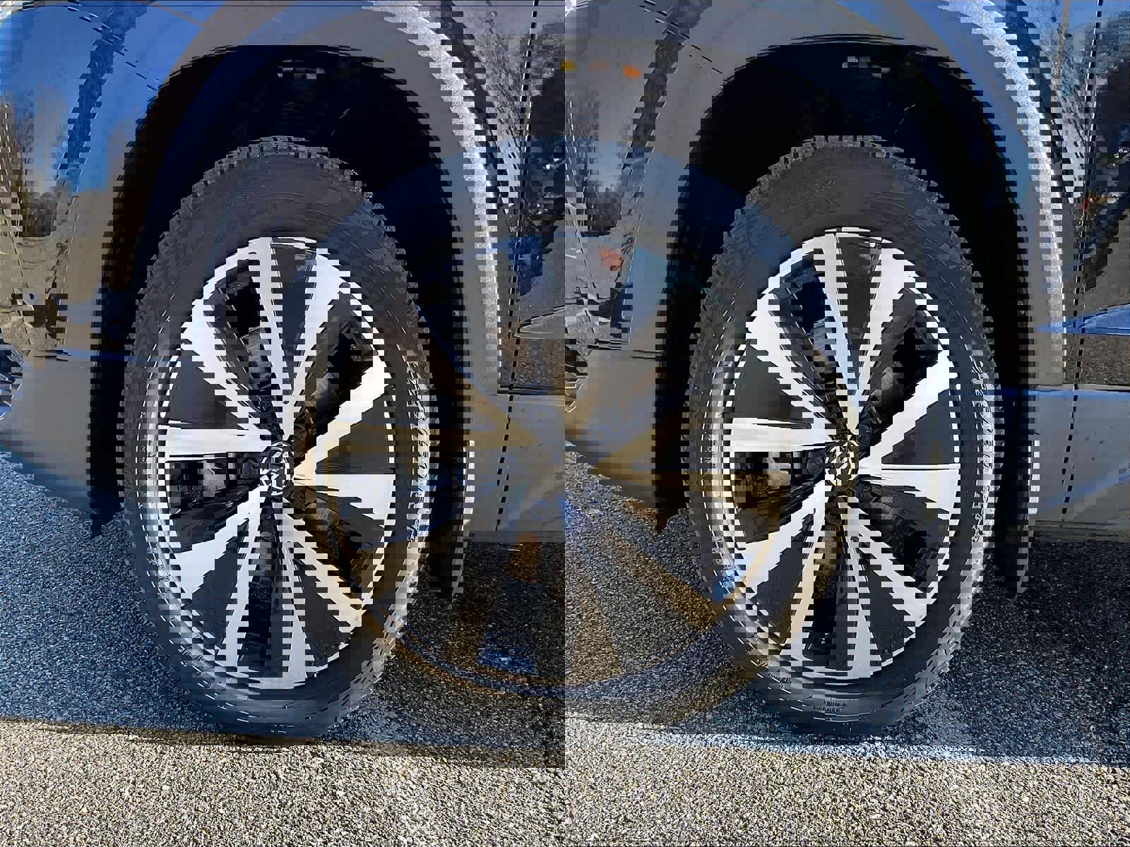 Used 2022 Volkswagen Taos SE w/ Panoramic Sunroof Package image 7