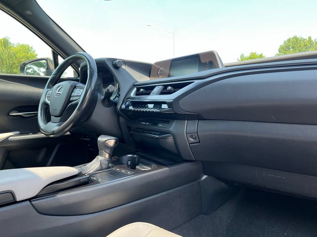 Used 2019 Lexus UX 250h w/ Premium Package AWD/4WD image 30