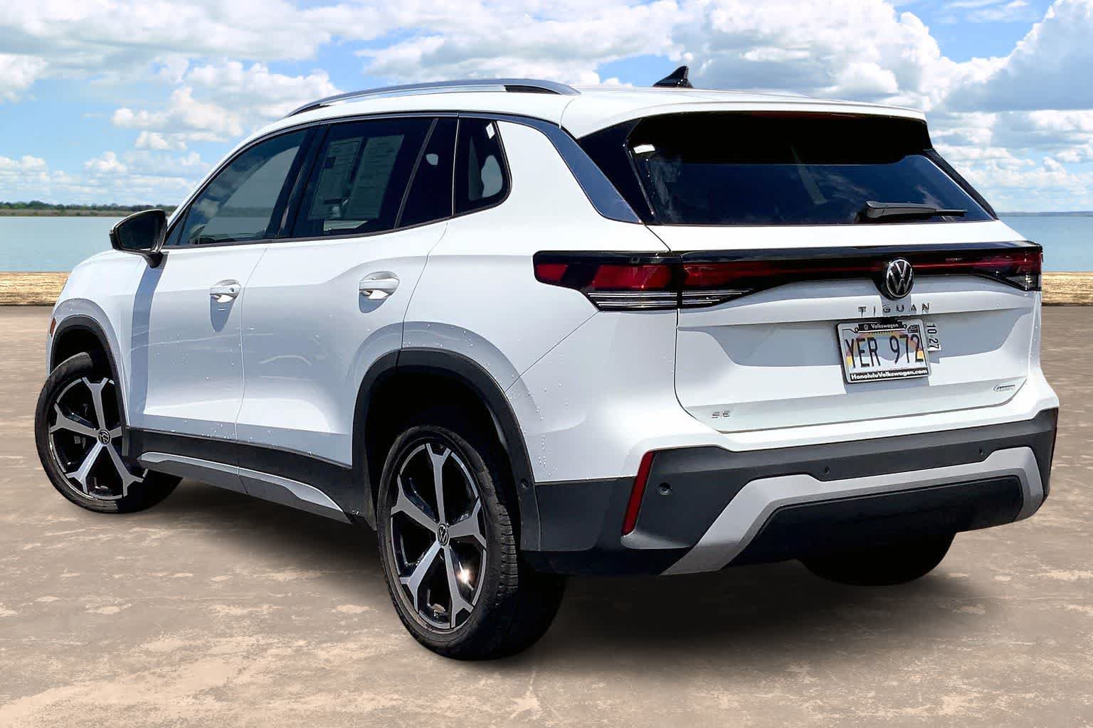 Certified 2025 Volkswagen Tiguan SE AWD/4WD image 4