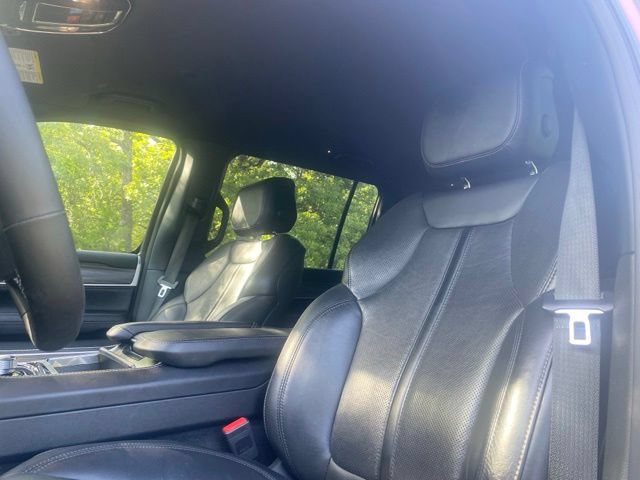 Used 2024 Jeep Wagoneer L Series II w/ Flexible Seating Group RWD image 15