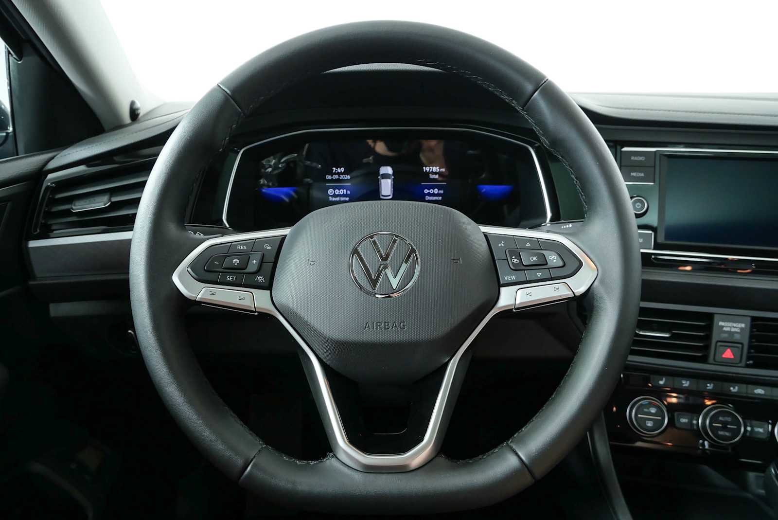 Used 2023 Volkswagen Jetta SE FWD image 9