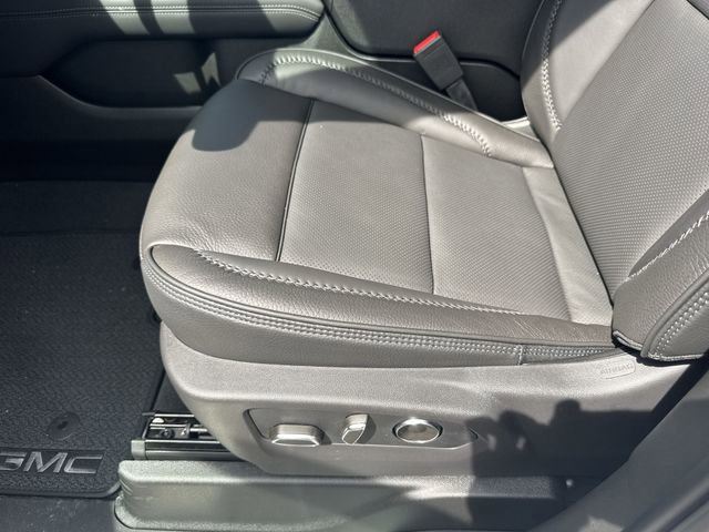 New 2026 GMC Yukon Denali w/ Denali Reserve Package image 12