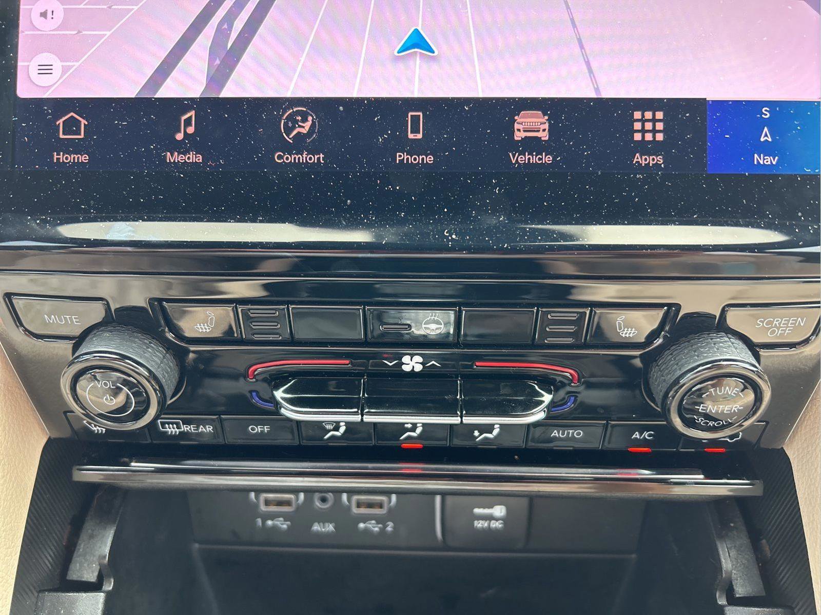 Certified 2024 Jeep Grand Cherokee L Limited w/ Black Appearance Package image 31