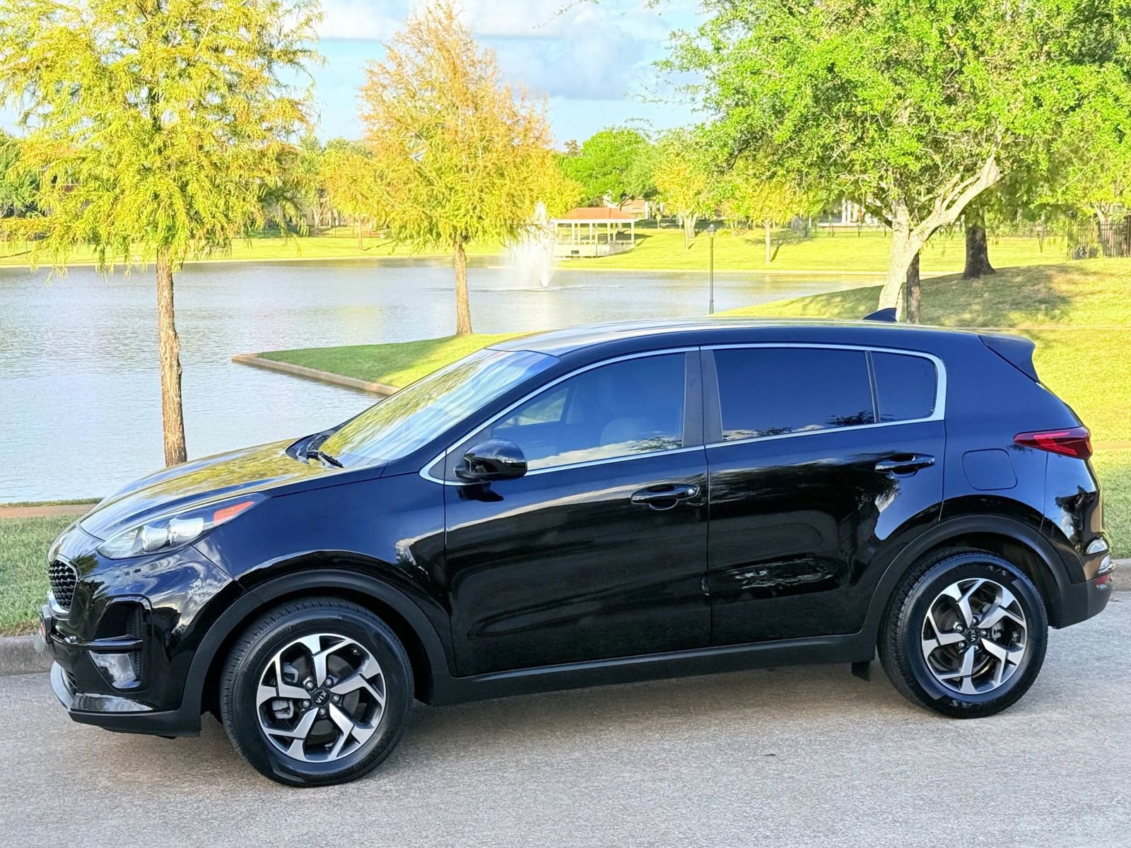 Used 2020 Kia Sportage LX image 9