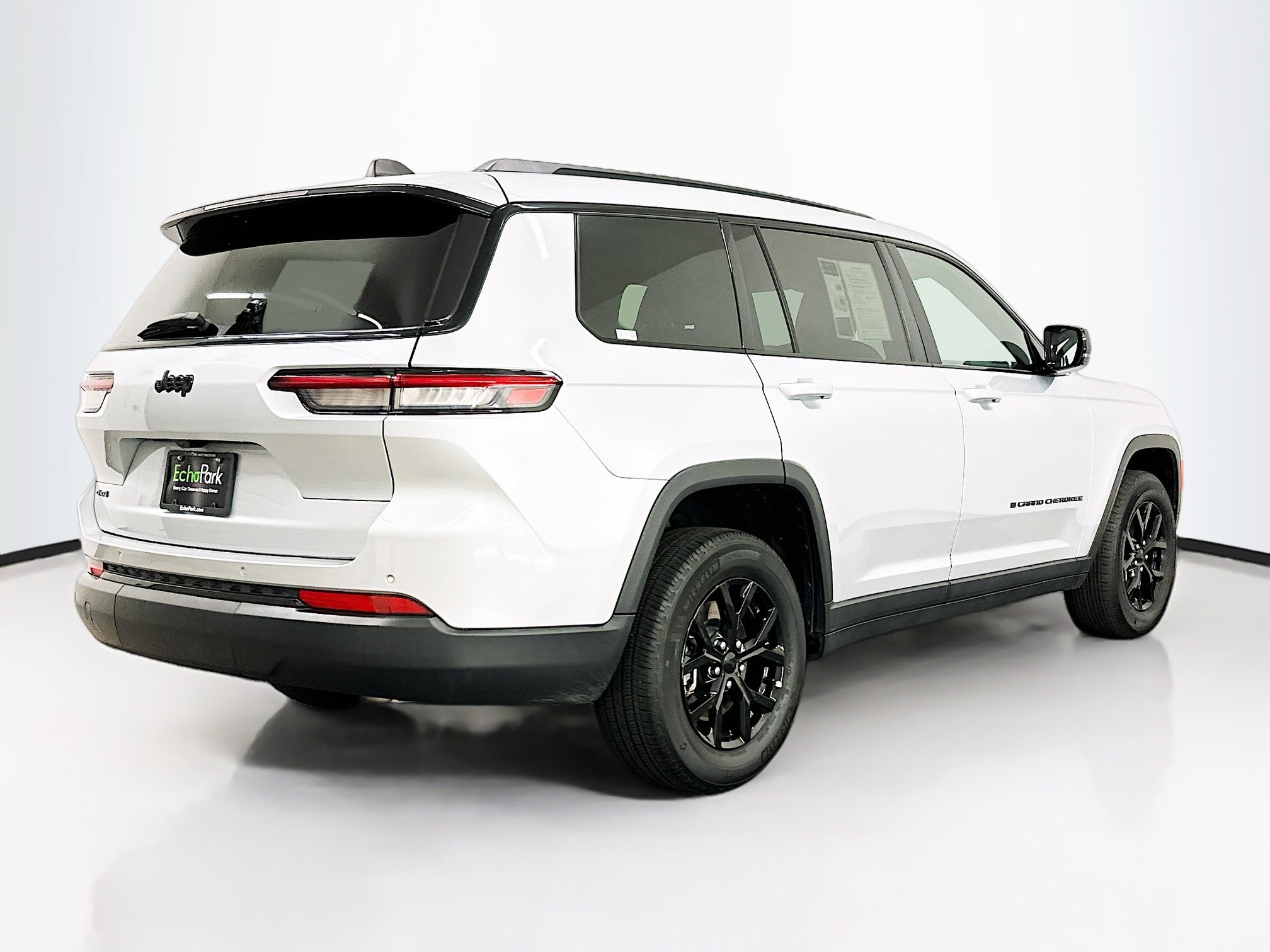 Used 2024 Jeep Grand Cherokee L Laredo image 9