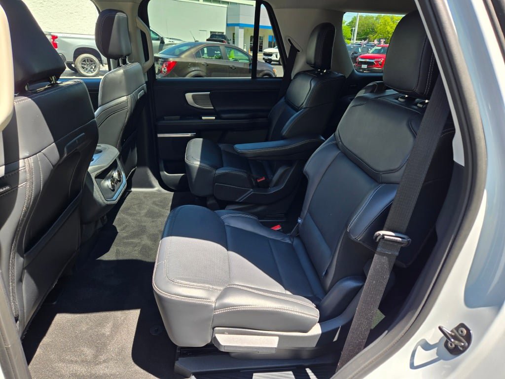 Used 2025 Ford Expedition Platinum AWD/4WD image 22