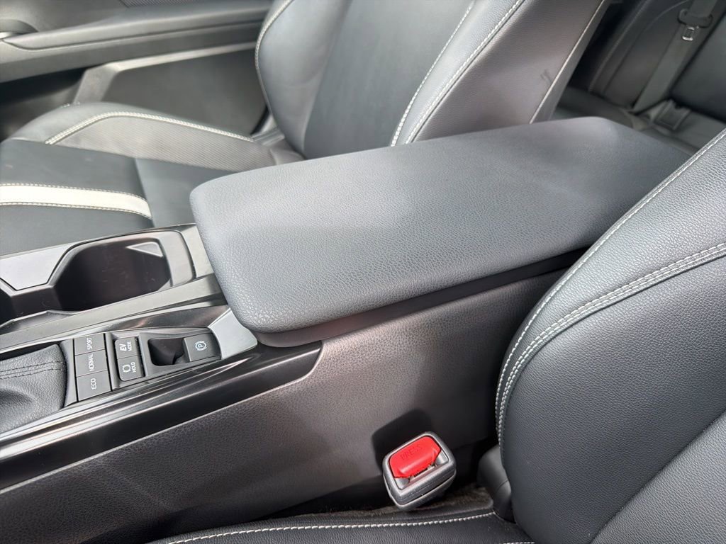 Used 2025 Toyota Camry SE image 21