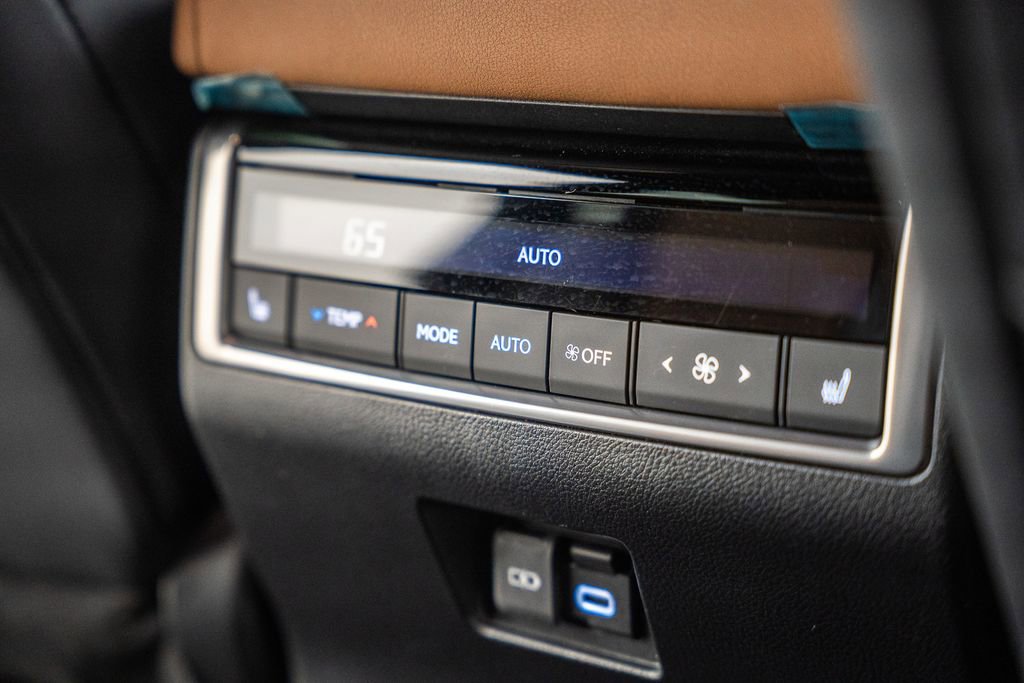 Used 2025 Lexus GX 550 w/ Cold Area Package image 39