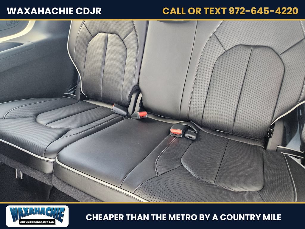 New 2027 Chrysler Pacifica Limited w/ Family Tech Group FWD image 23