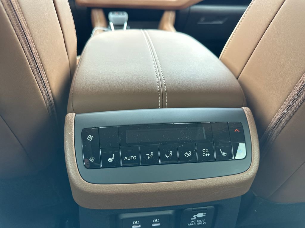 New 2026 Nissan Pathfinder Platinum AWD/4WD image 18