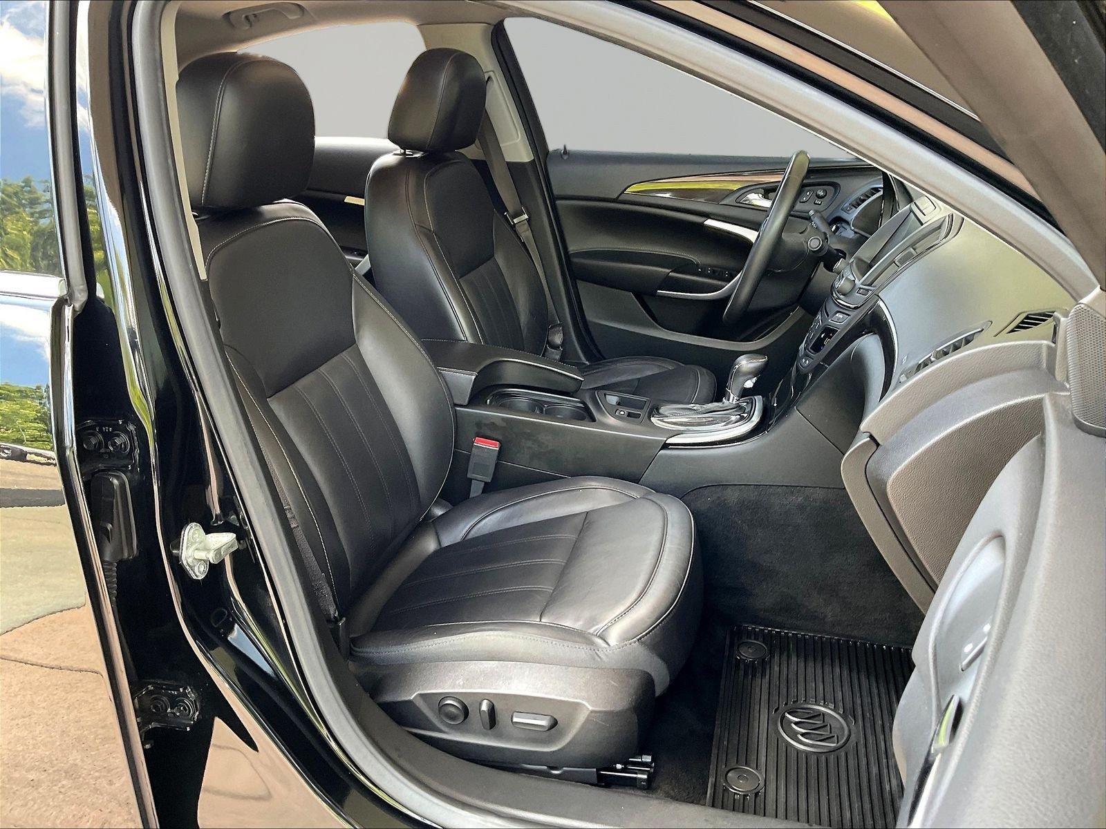 Used 2014 Buick Regal Premium w/ Driver Confidence Package #1 FWD image 29