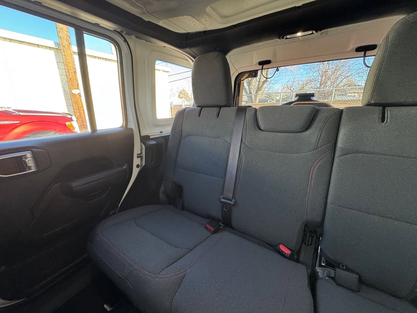 Used 2025 Jeep Wrangler Unlimited Rubicon image 38