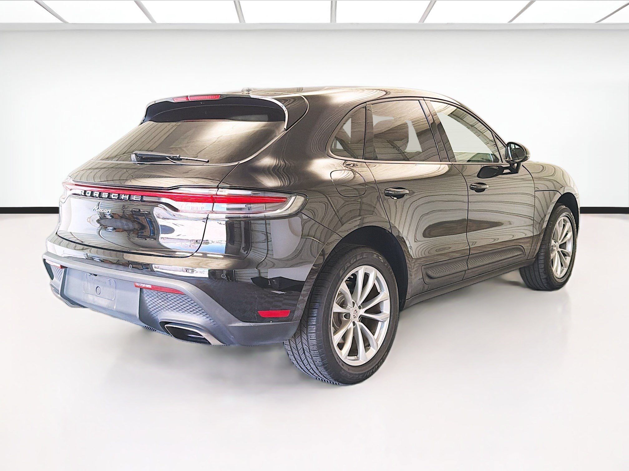 Used 2022 Porsche Macan AWD/4WD image 4