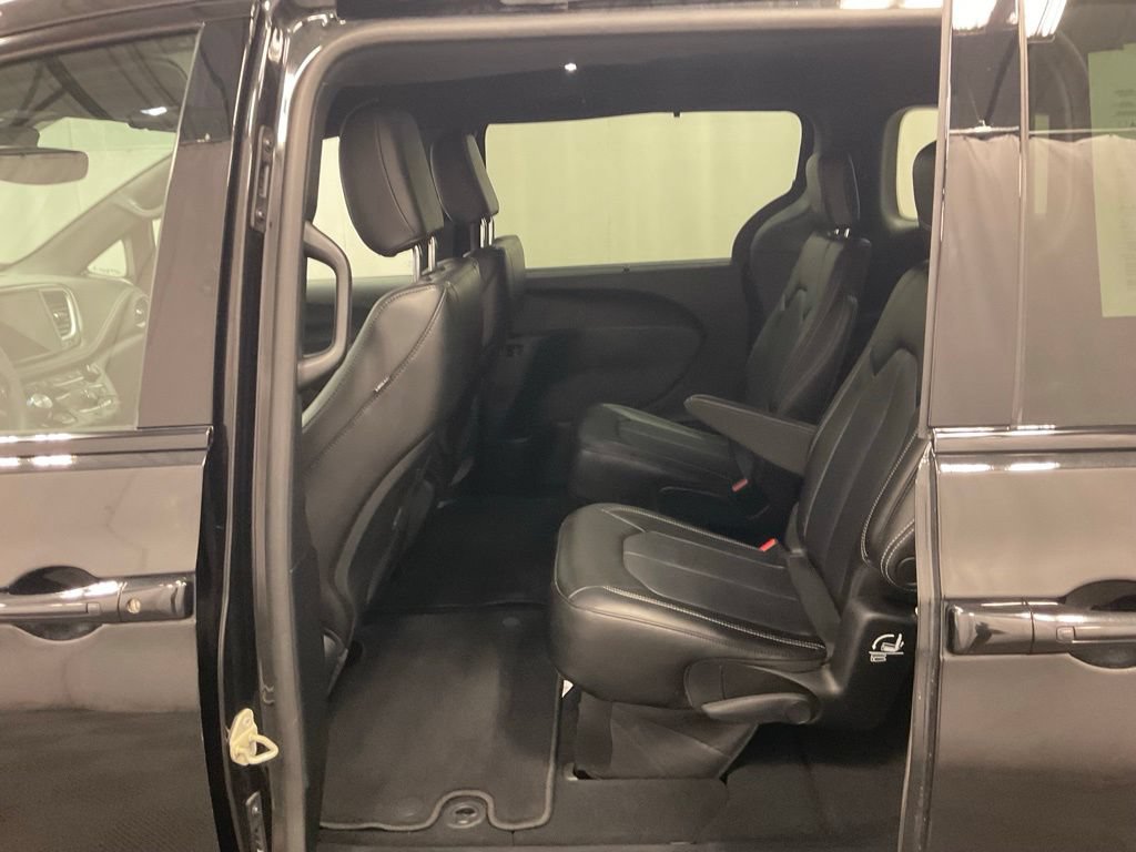 Used 2023 Chrysler Pacifica Touring-L w/ S Appearance Package FWD image 23
