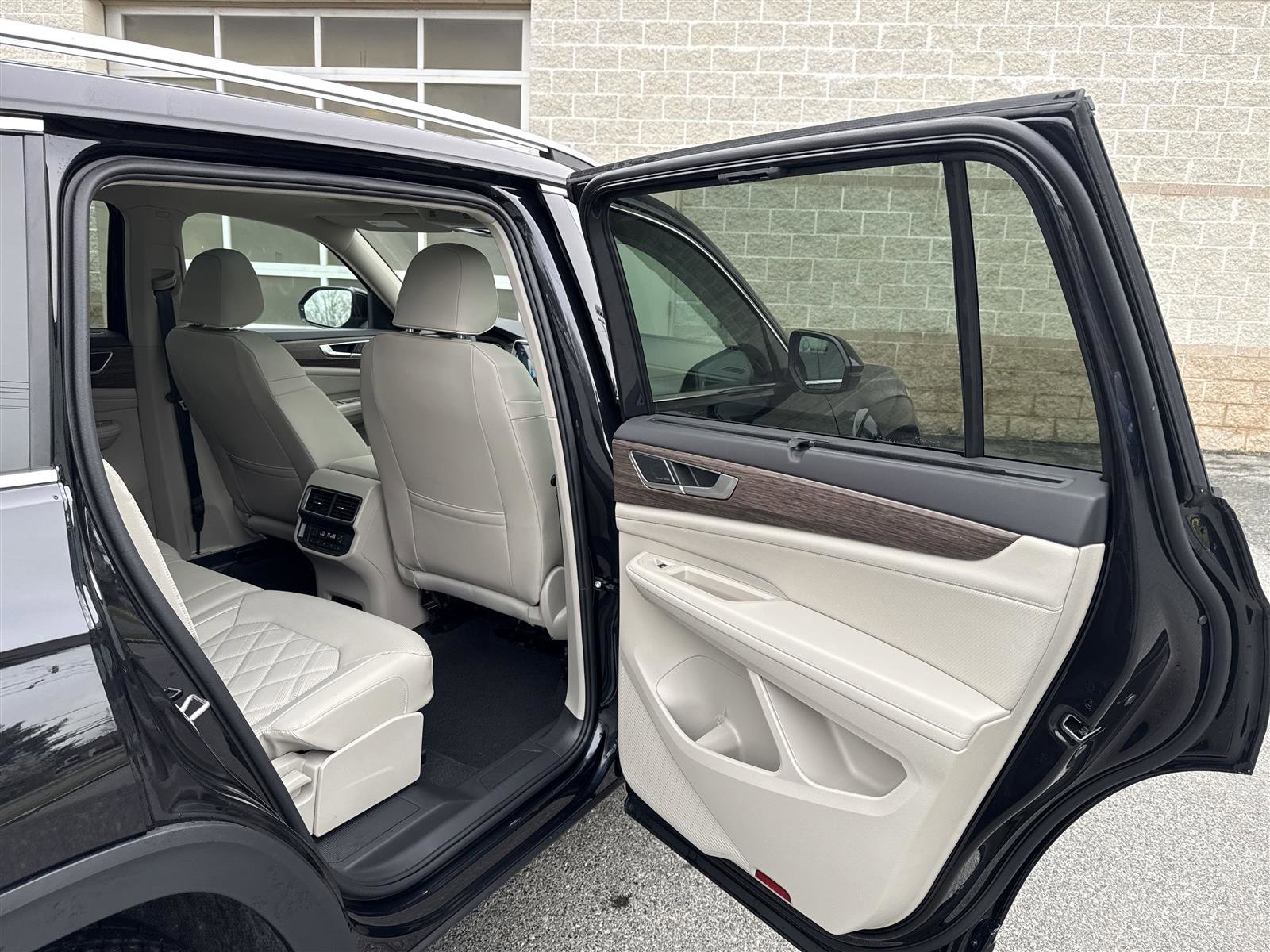 New 2025 Volkswagen Atlas SEL Premium R-Line image 35