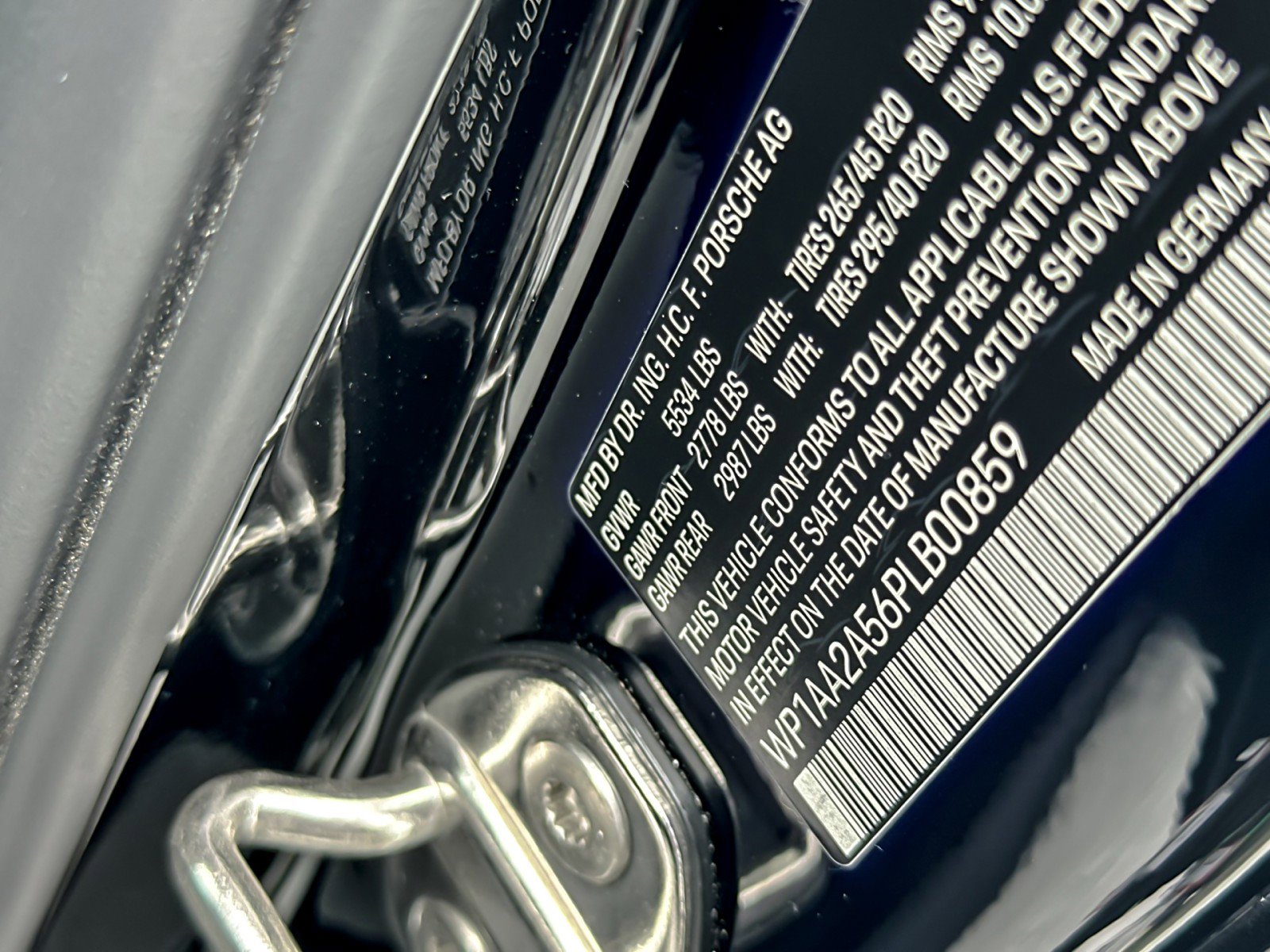 Certified 2023 Porsche Macan Turbo image 28