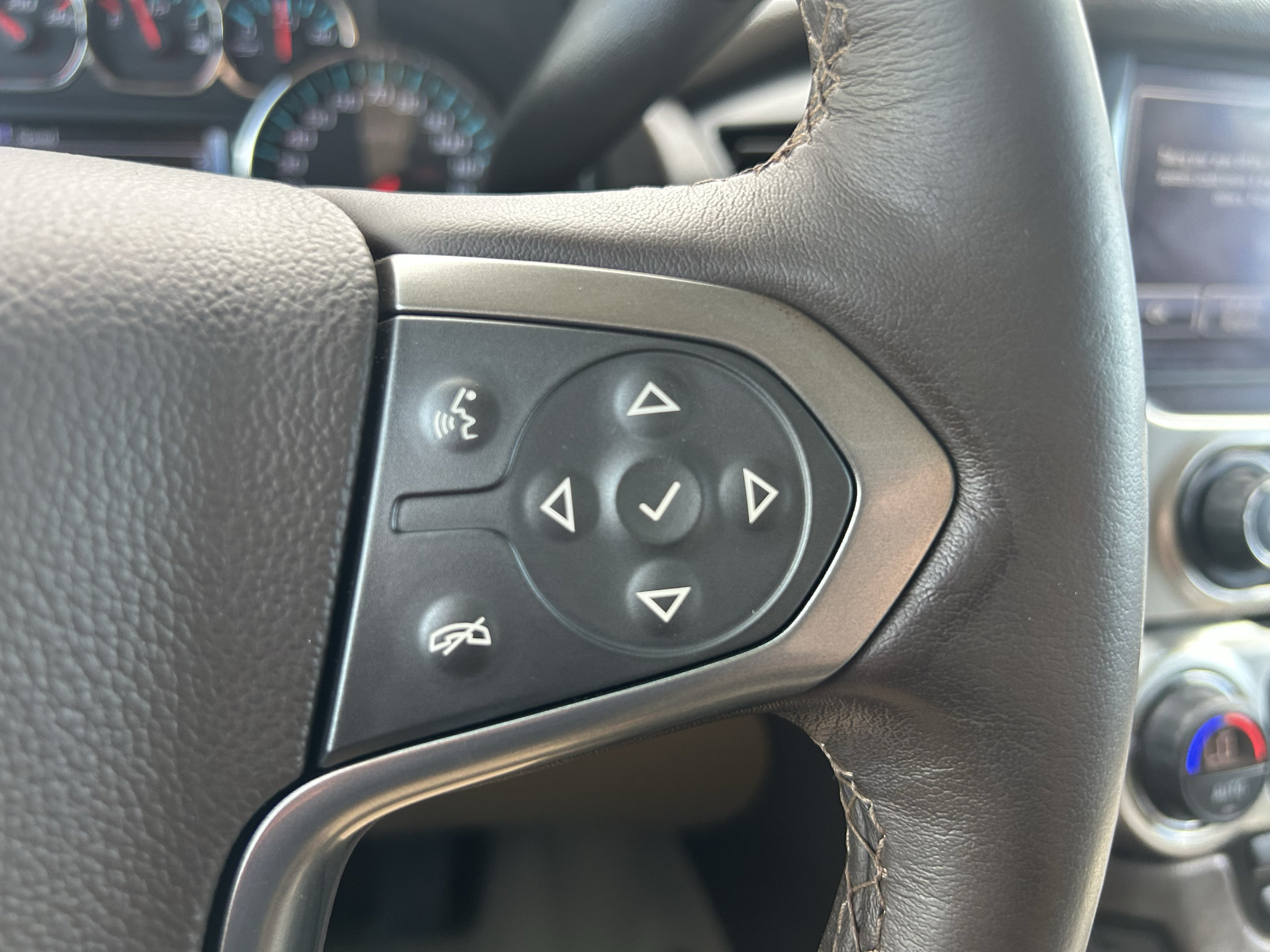 Used 2019 Chevrolet Suburban LT RWD image 18