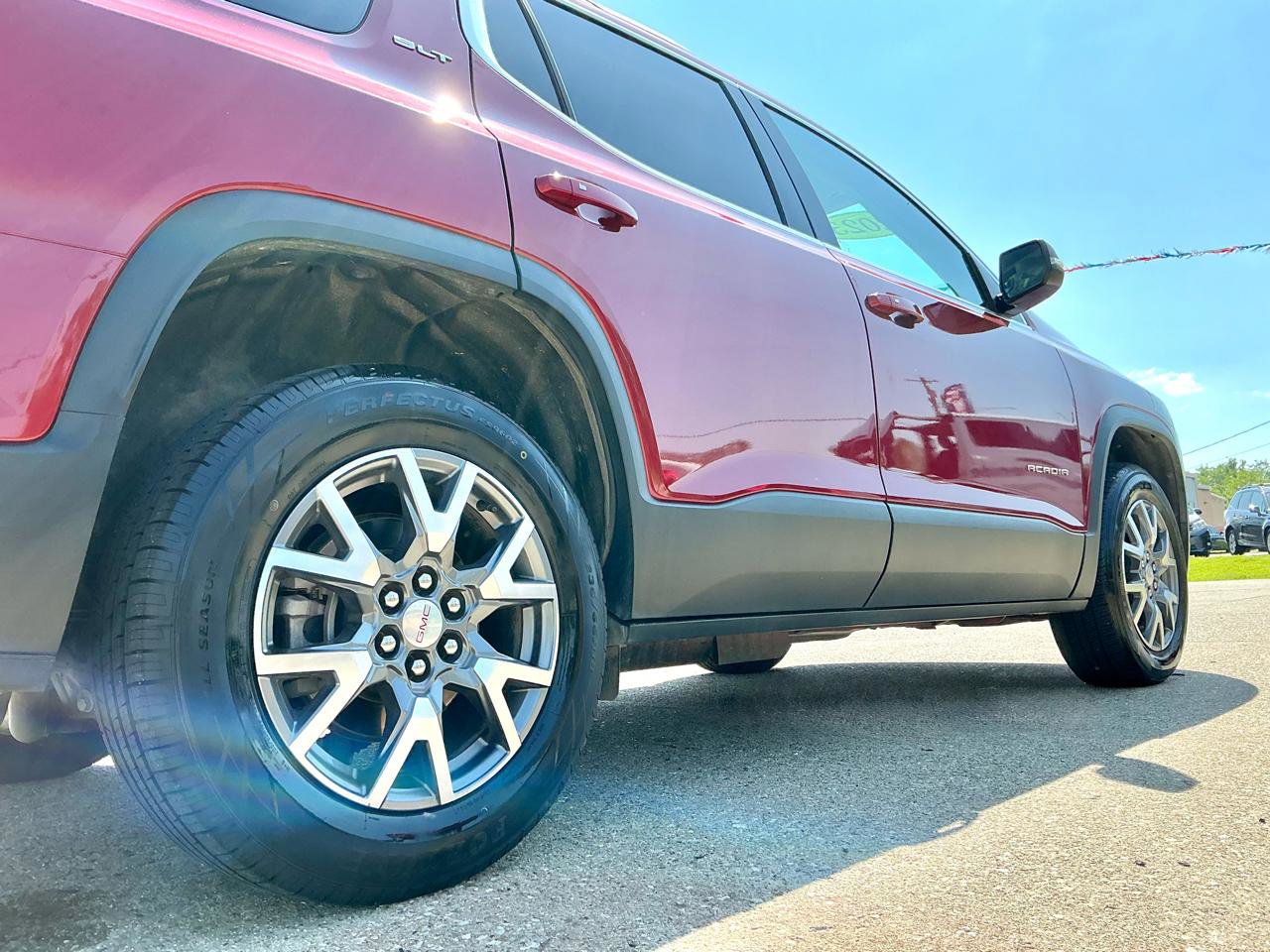 Used 2023 GMC Acadia SLT FWD image 33