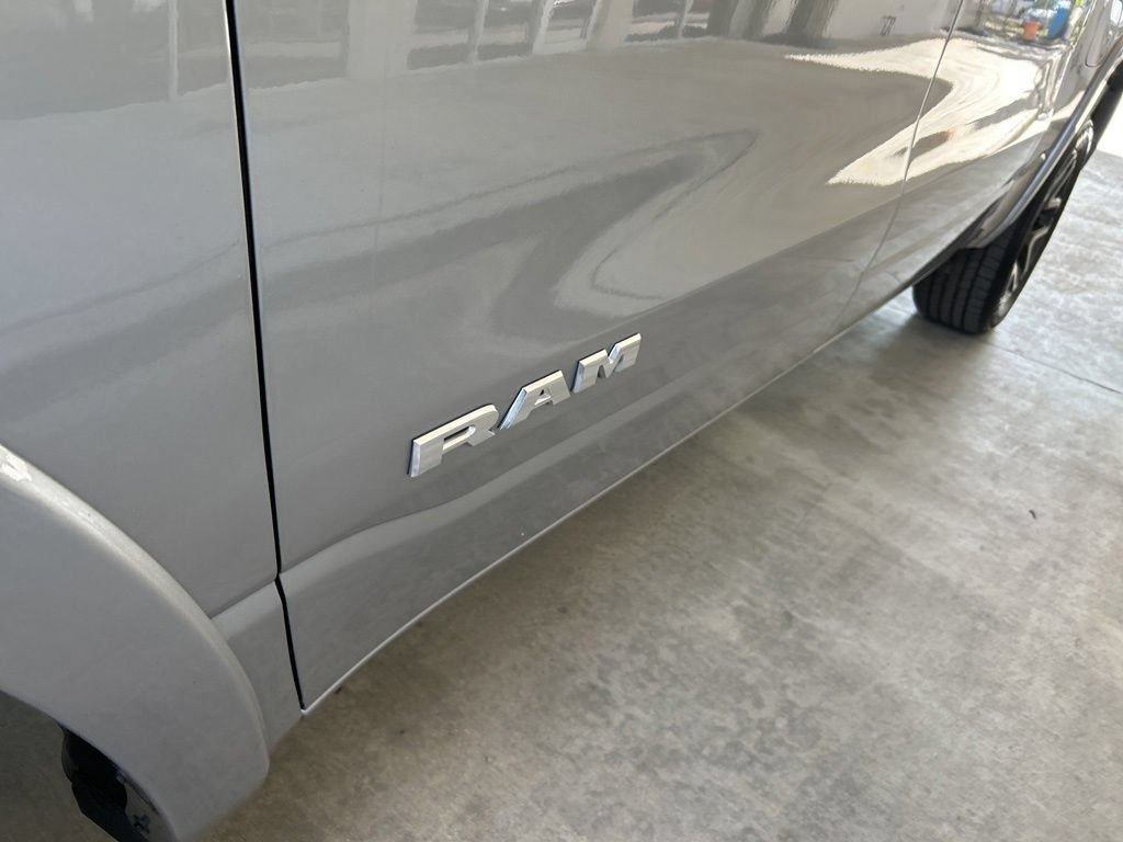 Used 2026 RAM 1500 Laramie AWD/4WD image 17