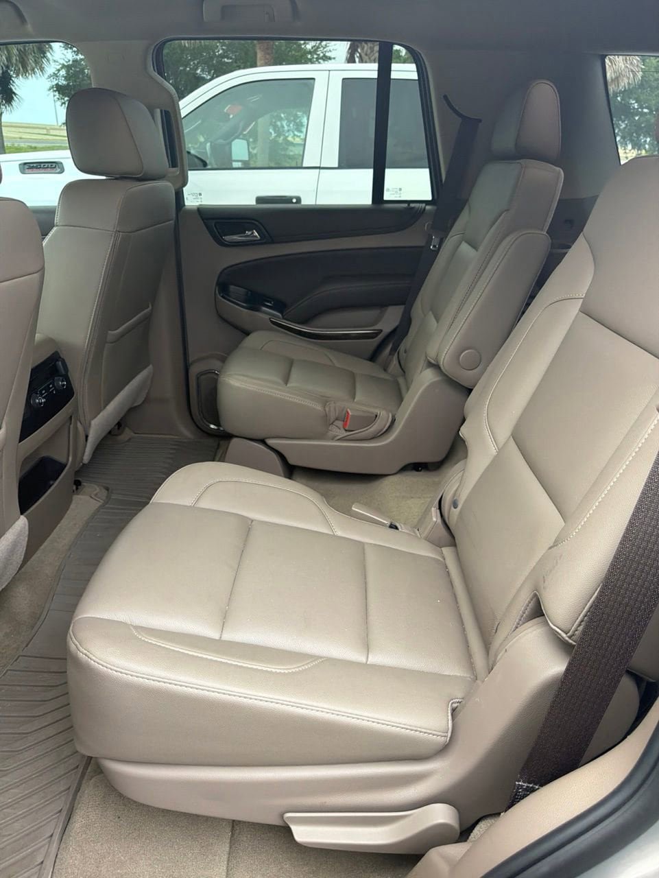 Used 2018 Chevrolet Tahoe LT w/ LT Signature Package RWD image 11