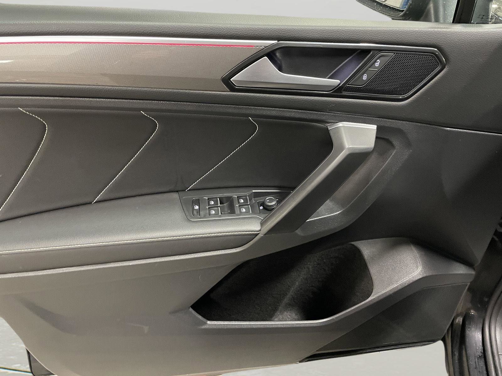 Used 2023 Volkswagen Tiguan SE R-Line image 22