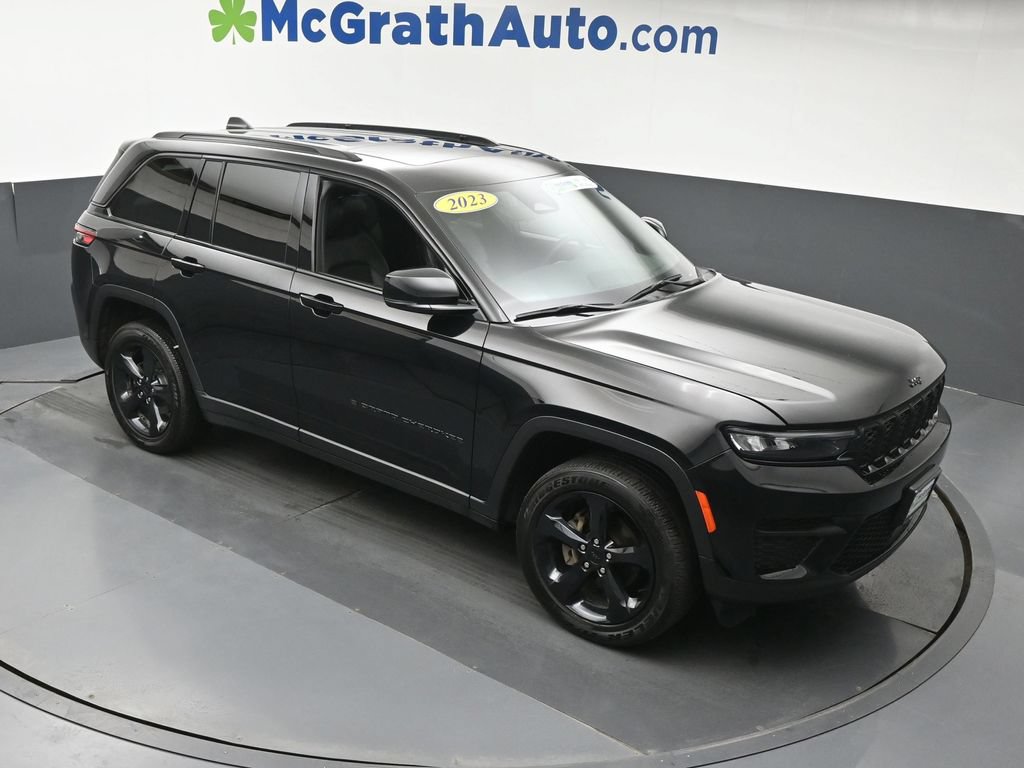 Used 2023 Jeep Grand Cherokee Altitude AWD/4WD image 3