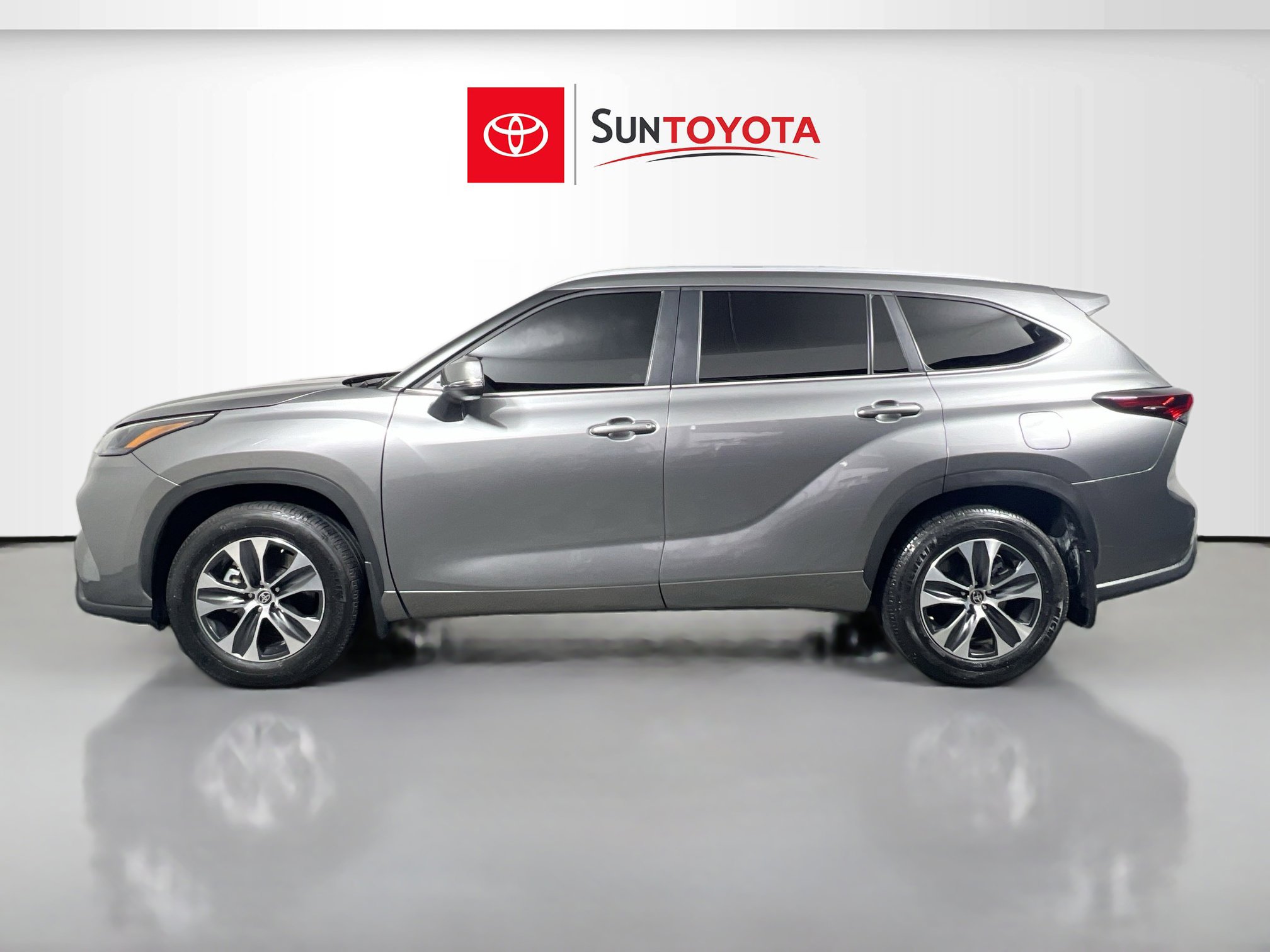 Used 2025 Toyota Highlander XLE image 7