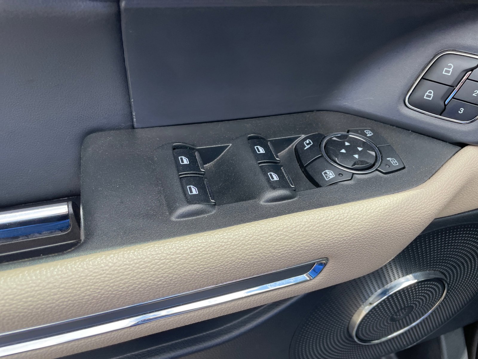Used 2024 Ford Expedition XLT RWD image 17