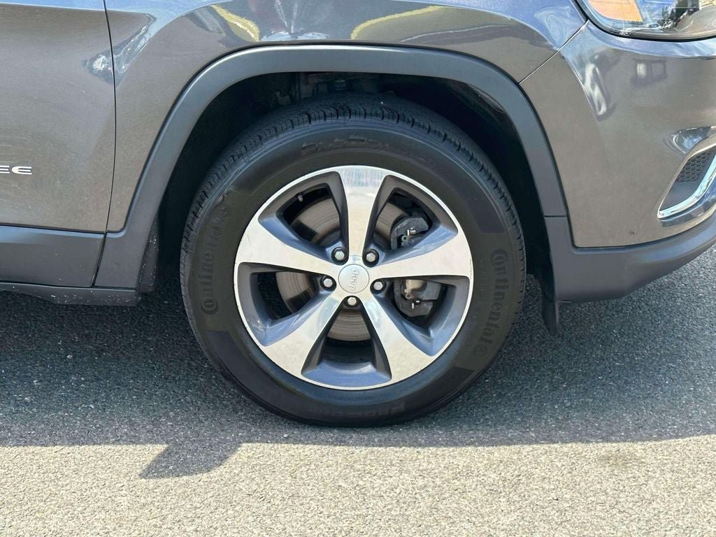 Used 2019 Jeep Cherokee Limited AWD/4WD image 7