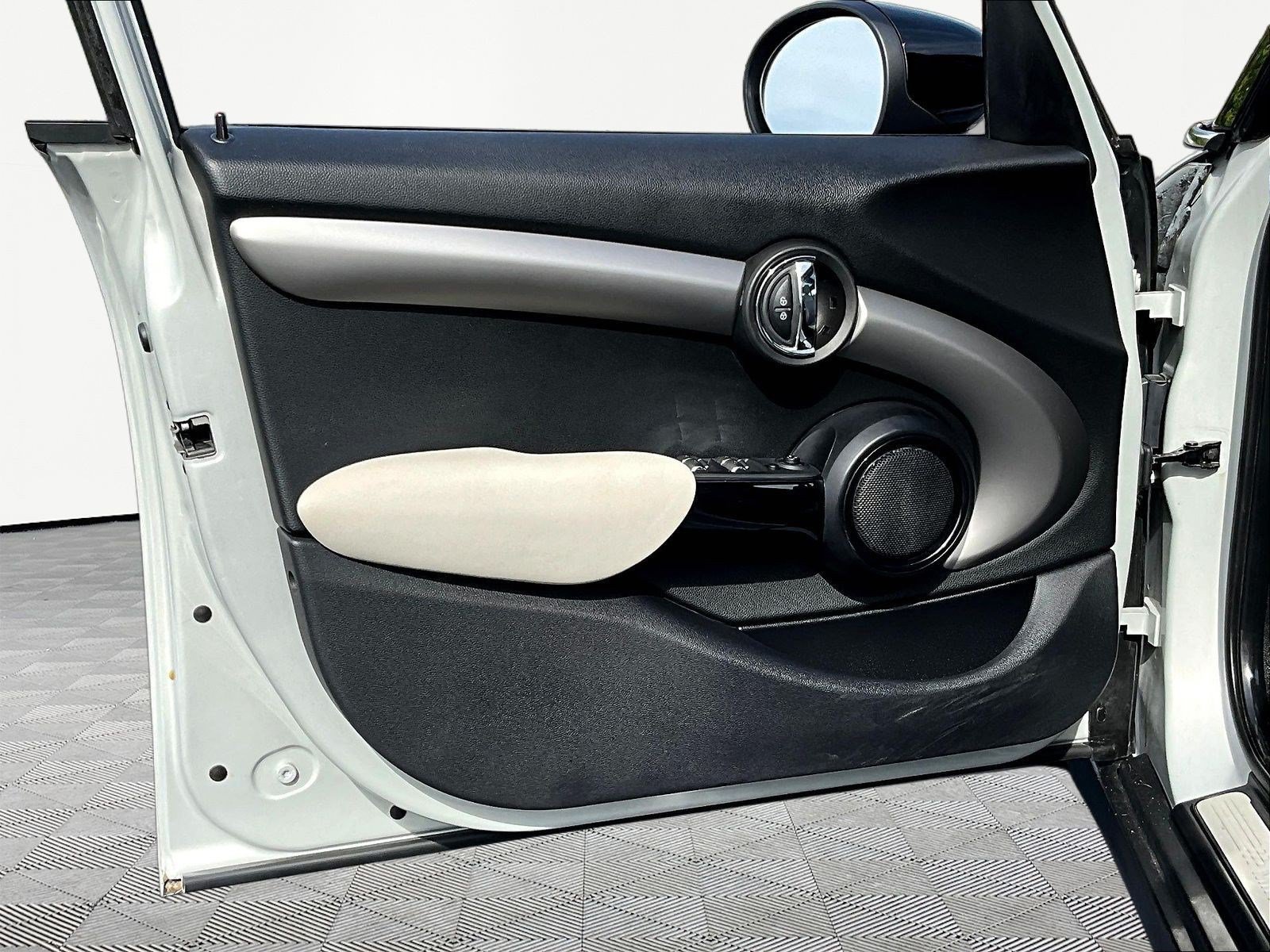 Used 2021 MINI Cooper S w/ Signature Upholstery Package FWD image 19
