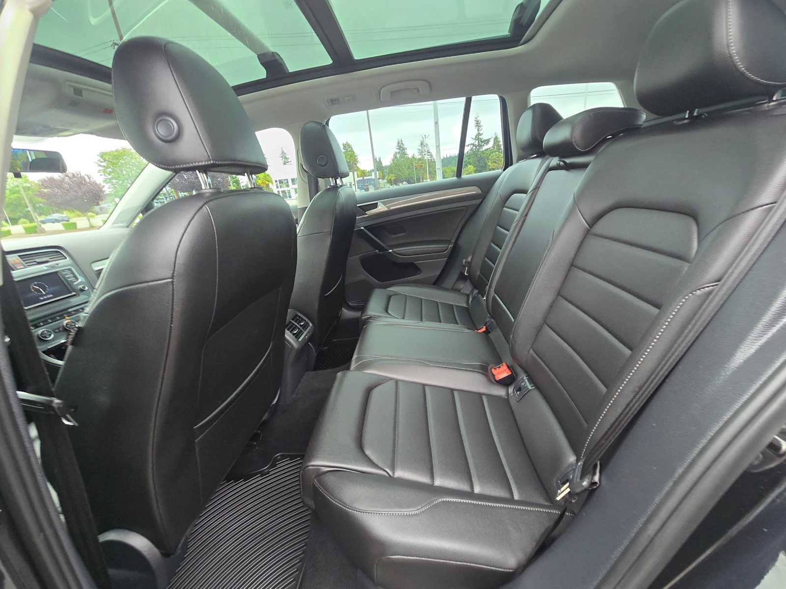 Used 2017 Volkswagen Golf Alltrack SEL AWD/4WD image 16