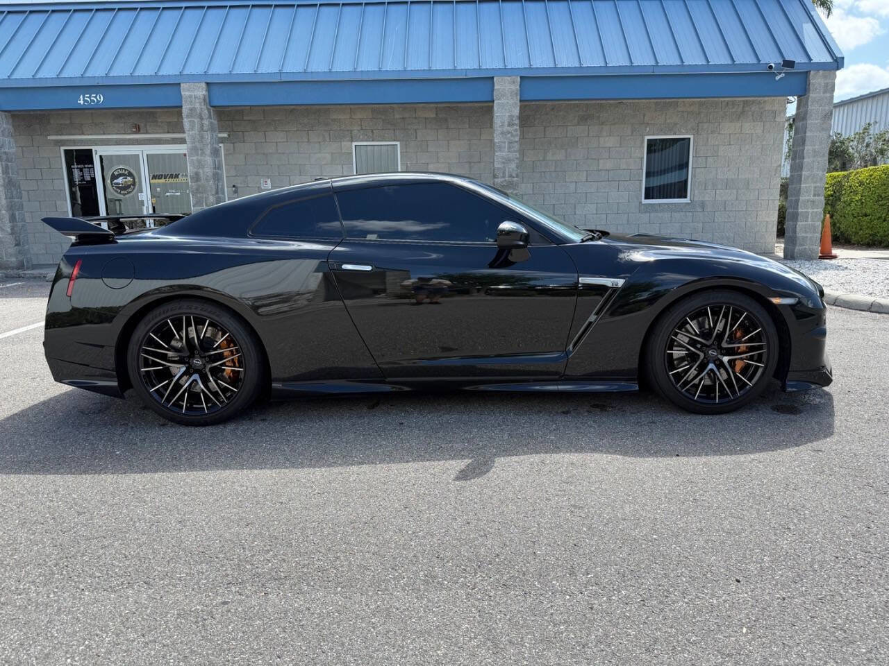 Used 2024 Nissan GT-R Premium w/ Floor Mat Package AWD/4WD image 8