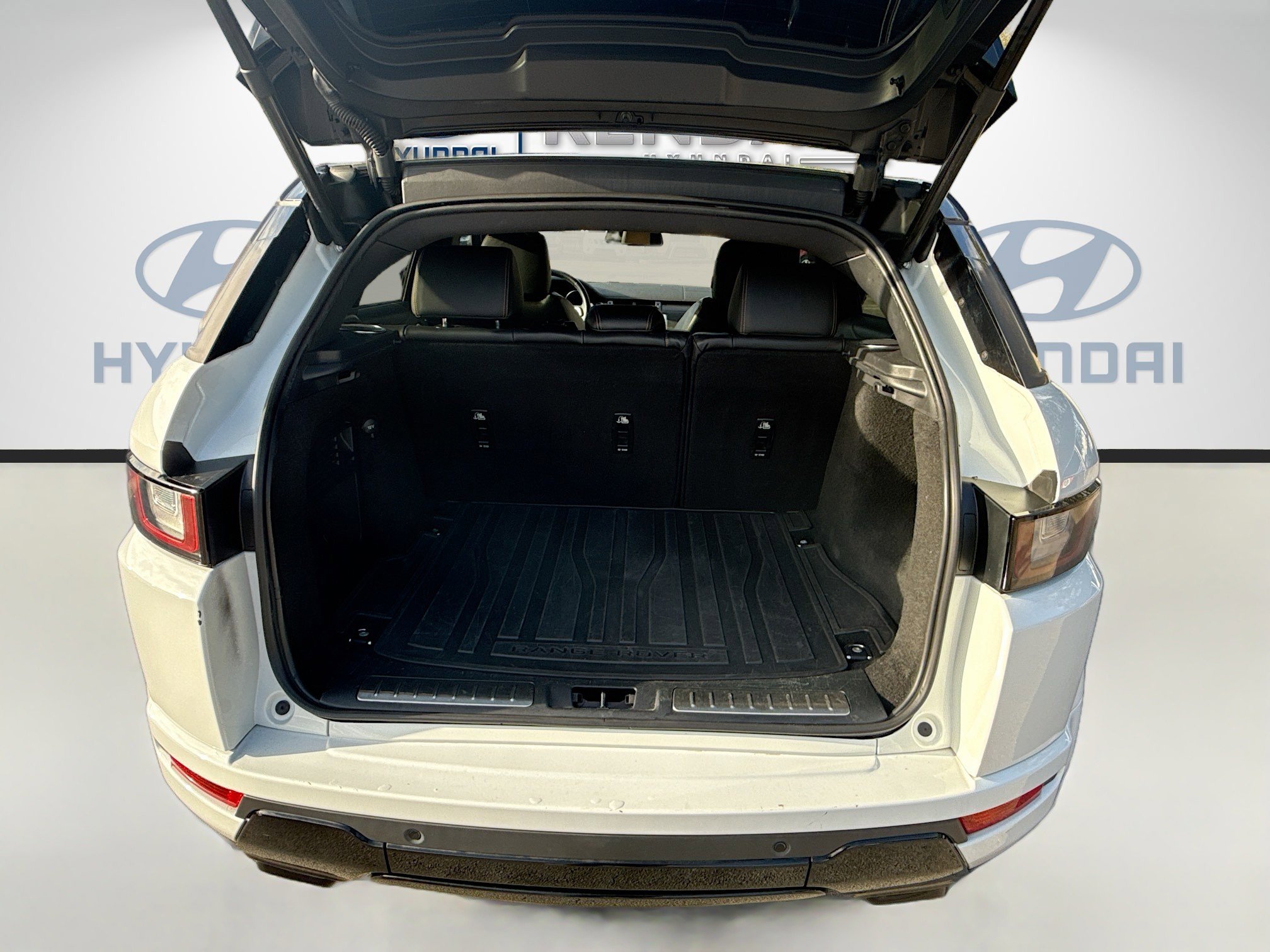 Used 2018 Land Rover Range Rover Evoque HSE Dynamic image 25