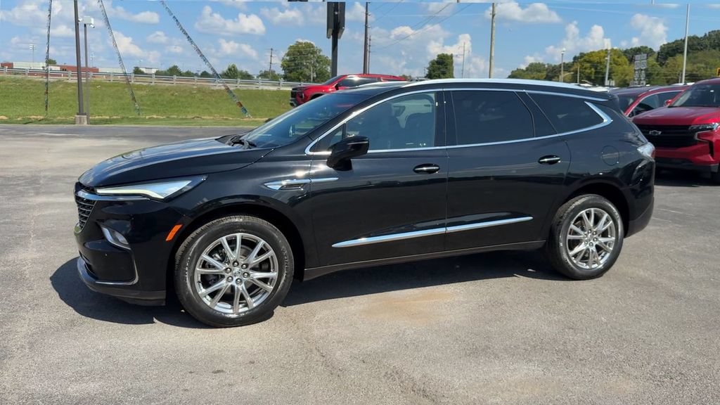 Used 2023 Buick Enclave Essence w/ Experience Buick Package AWD/4WD image 3