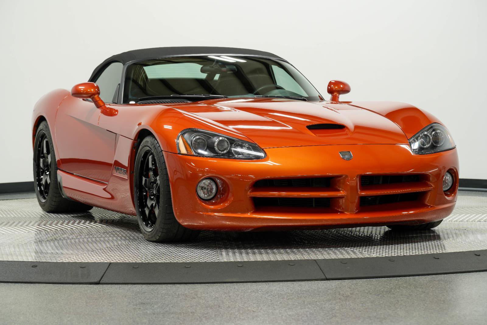 Used 2005 Dodge Viper SRT-10 w/ Copperhead Edition Group RWD image 1