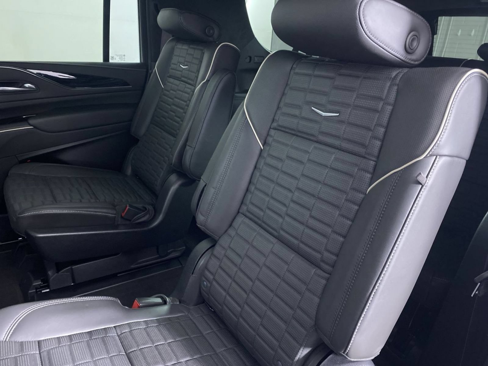 Certified 2023 Cadillac Escalade ESV V AWD/4WD image 15