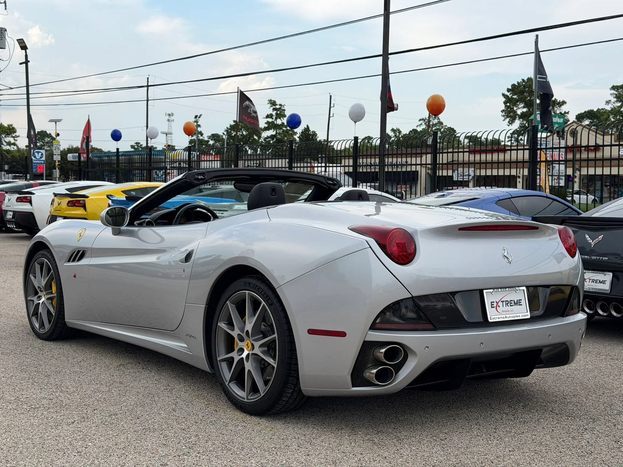 Used 2010 Ferrari California RWD image 8
