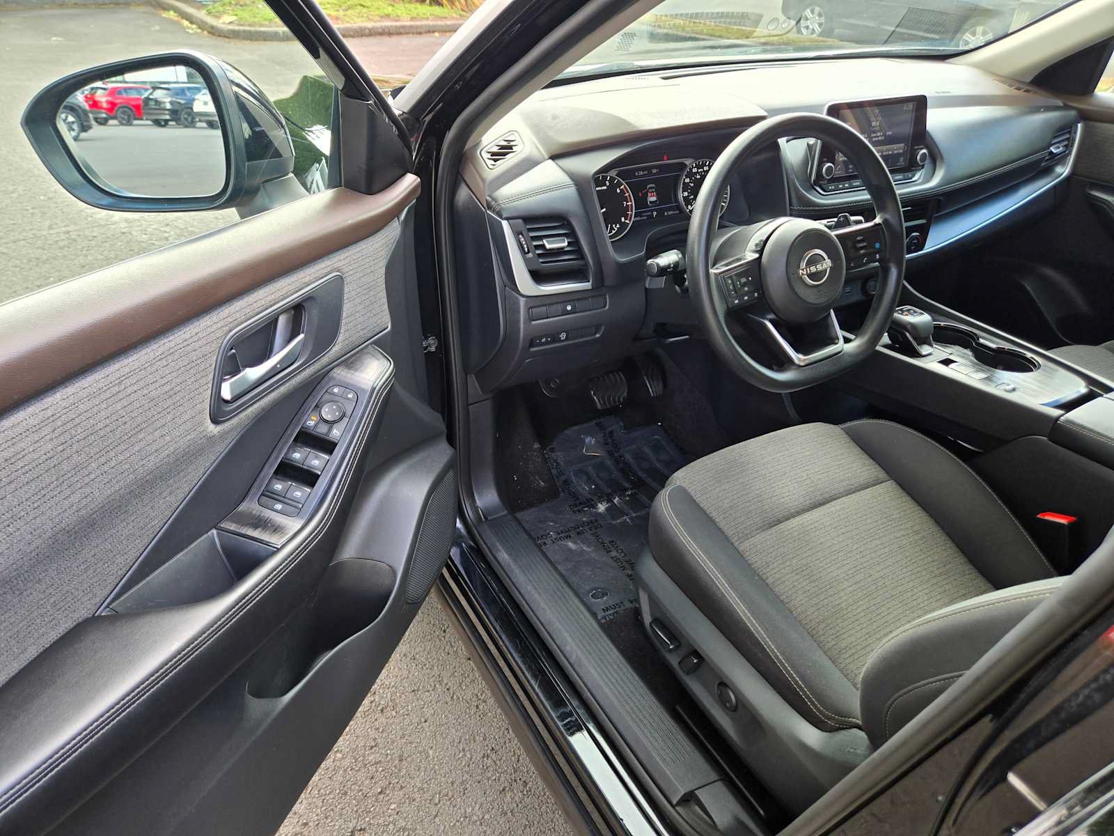Used 2023 Nissan Rogue SV FWD image 18