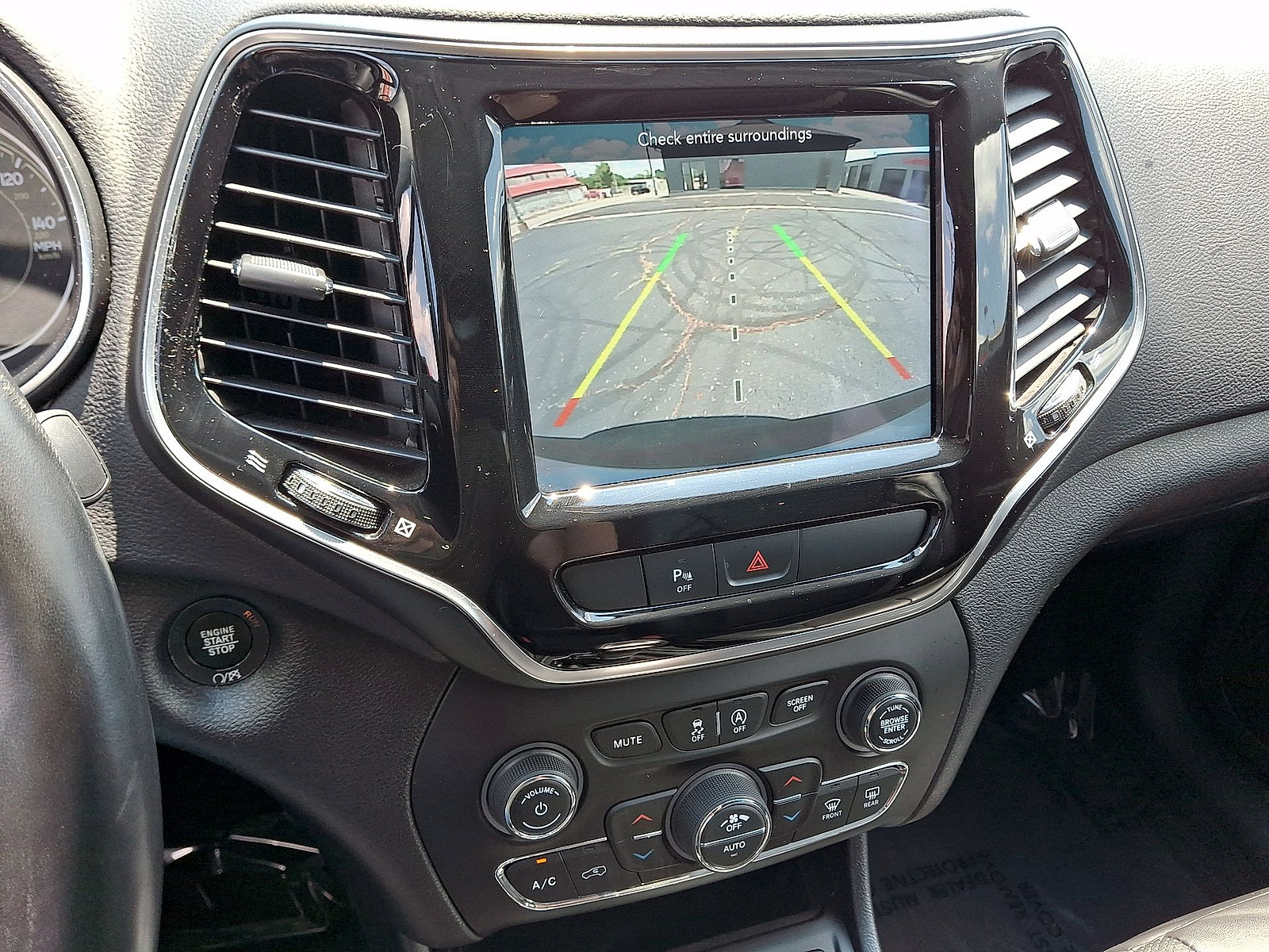 Used 2020 Jeep Cherokee Limited AWD/4WD image 15