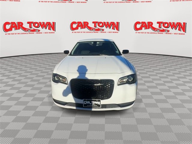 Used 2023 Chrysler 300 Touring w/ Sport Appearance Package image 3