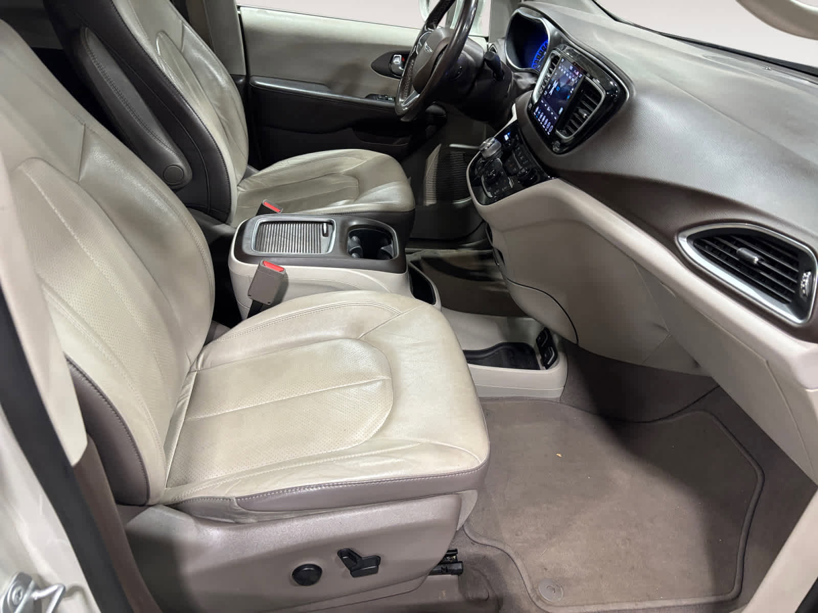 Used 2019 Chrysler Pacifica Touring-L Plus w/ Advanced Safetytec Group image 15