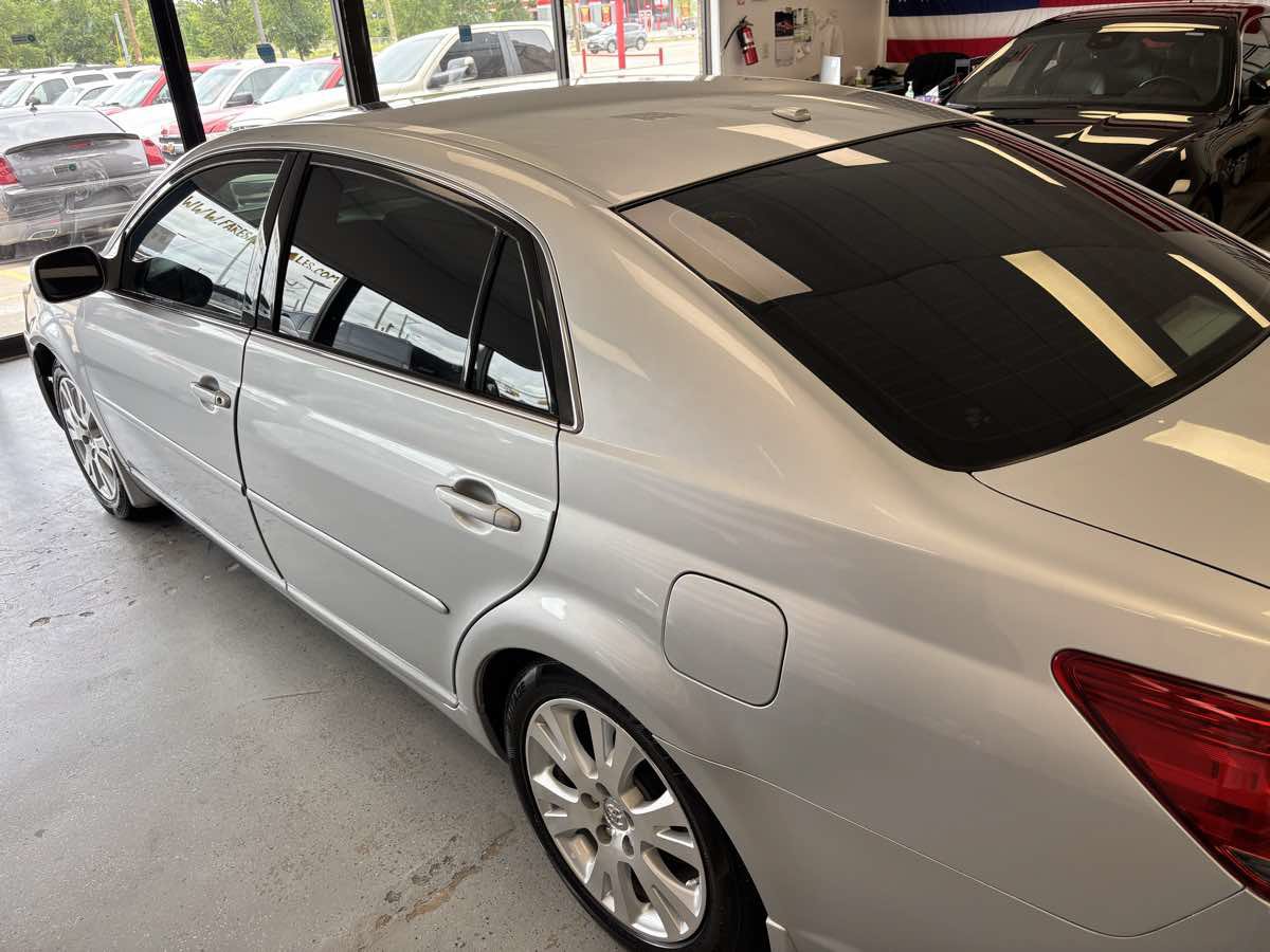 Used 2009 Toyota Avalon XLS FWD image 5